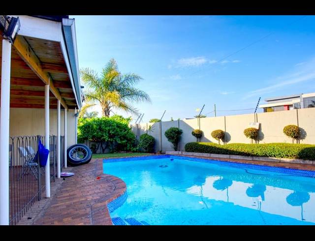 4 BEDROOM HOUSE FOR SALE IN MONTGOMERY PARK